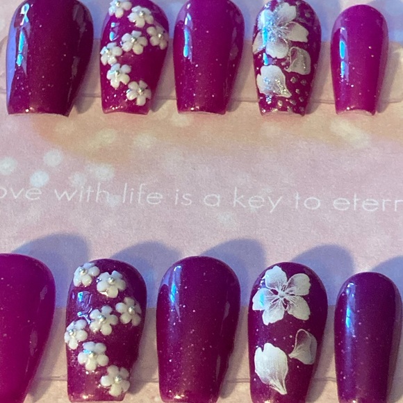 Color Changing Hand Crafted Press-On Nails - Picture 3 of 4